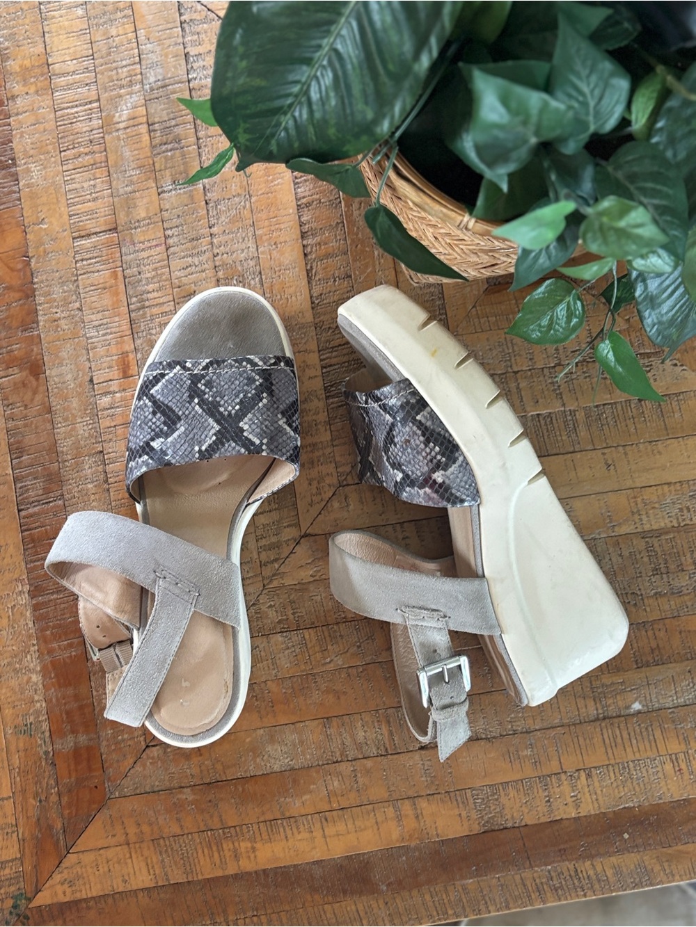 Geox respira Taupe Suede & Snake-Print Platform Sandals